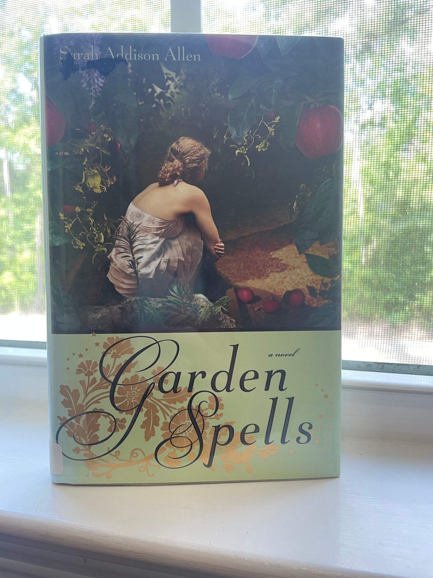 Garden Spells by Sarah Addison Allen – Used | Berry Bookish Sisters