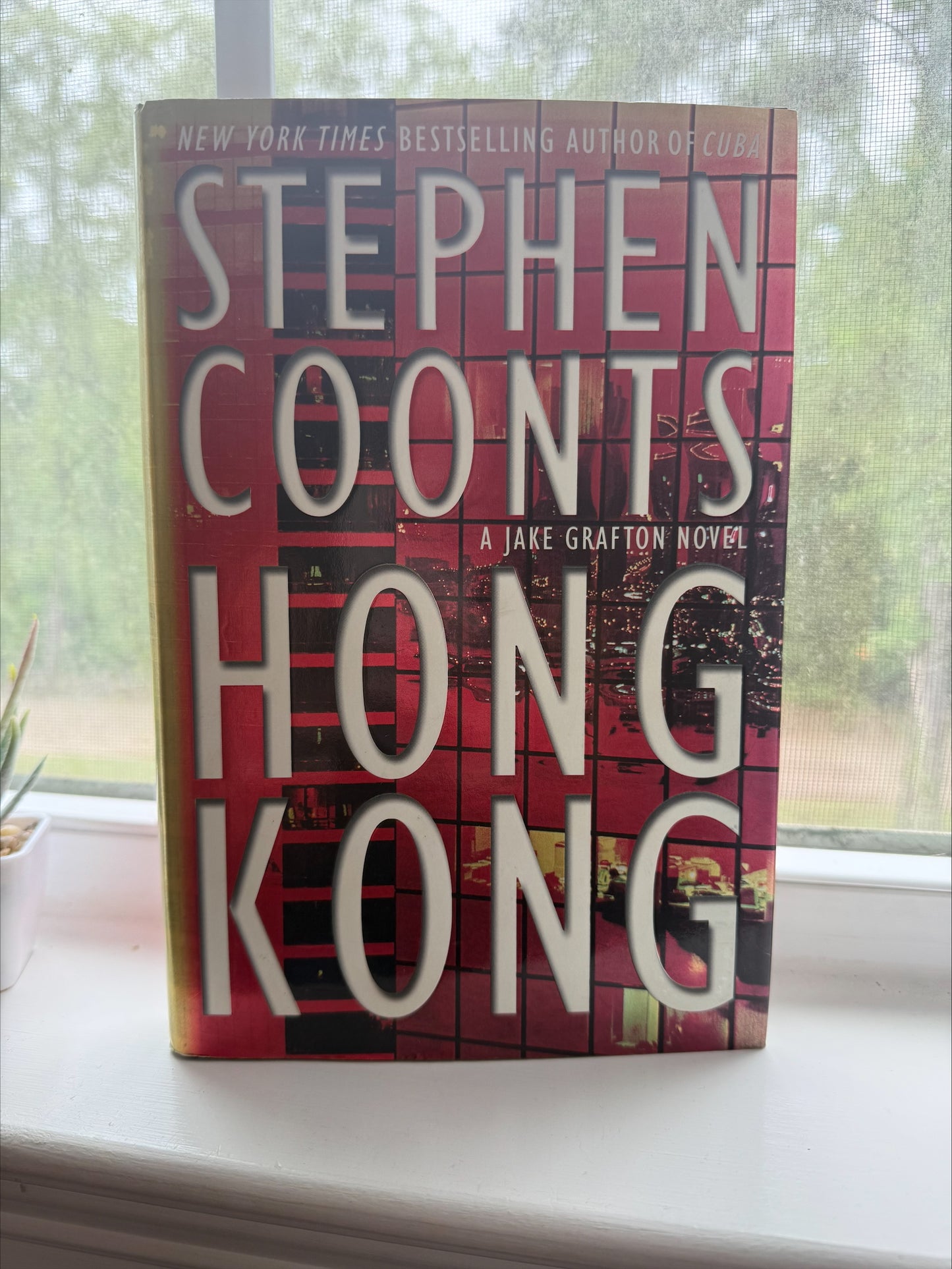 *USED* Hong Kong by Stephen Coonts