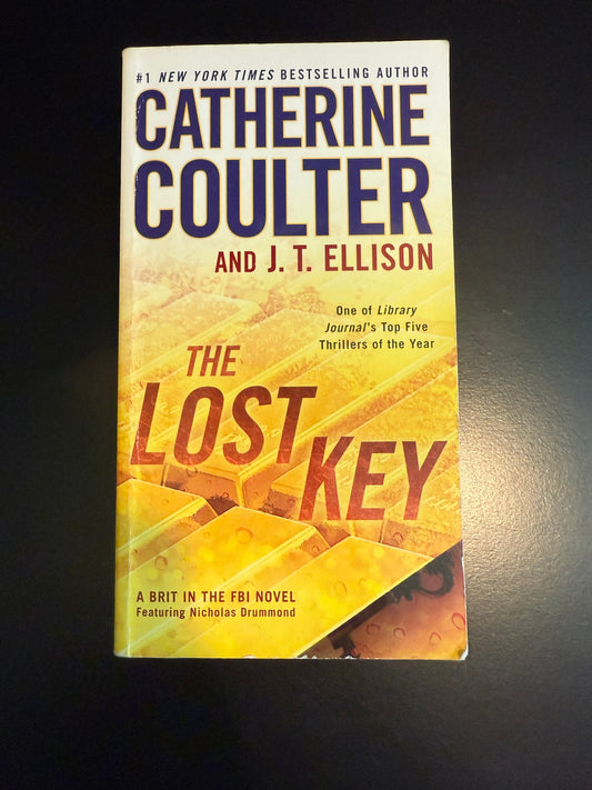 Book cover of 'The Lost Key' by Catherine Coulter and J. T. Ellison on a dark background
