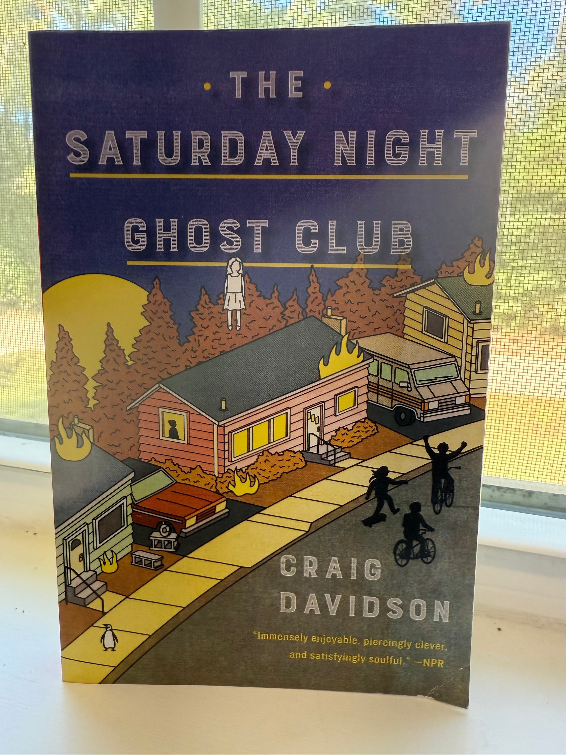 Book cover of 'The Saturday Night Ghost Club' by Craig Davidson on a white surface.