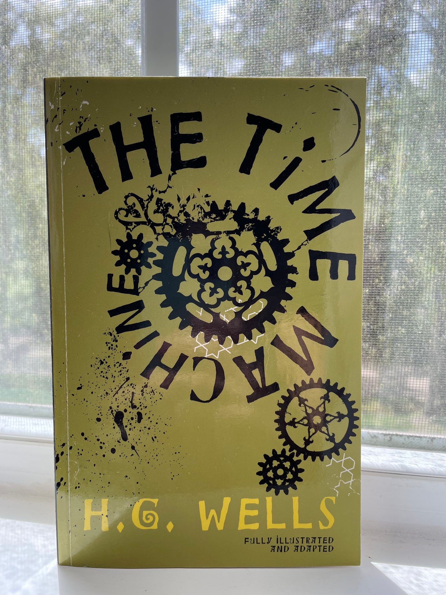 *USED* The Time Machine by H.G. Wells